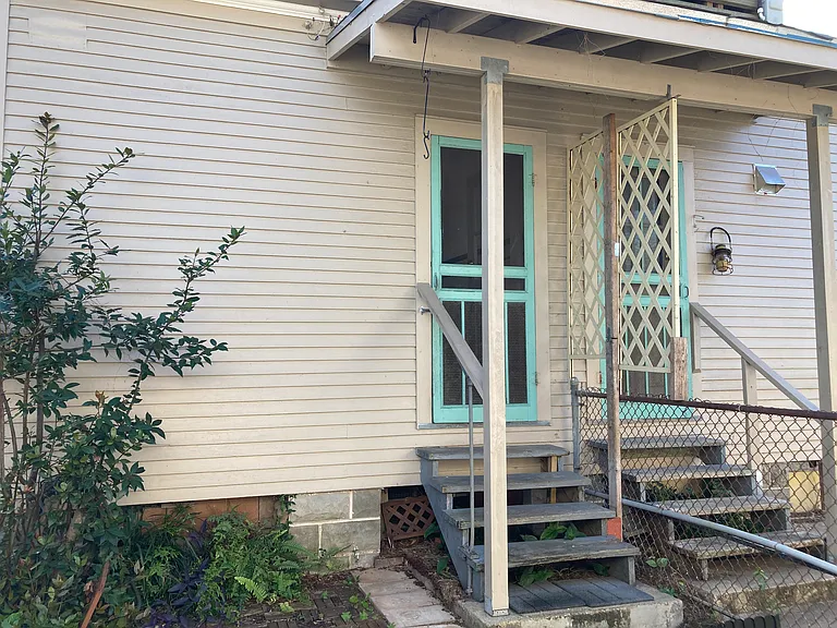 Backdoor (right side)