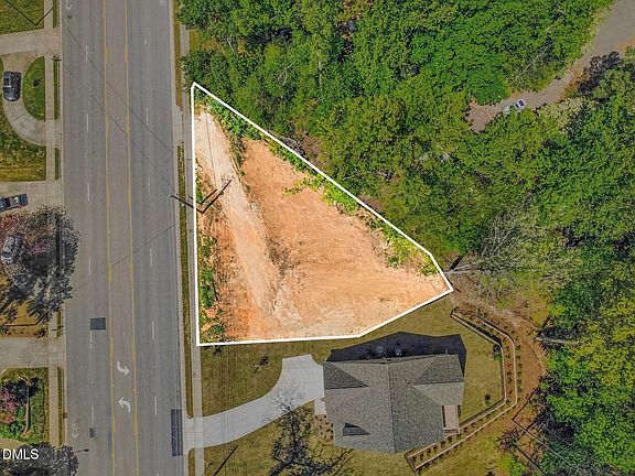 2nd image of 904 SW Maynard Rd #1A