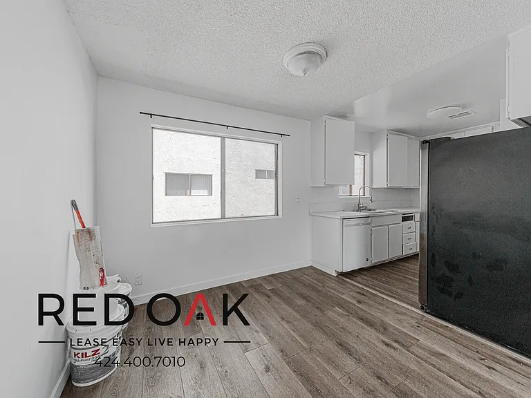 7340 Haskell Ave #104 — Photo 15