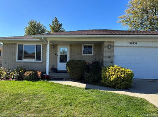 39839 Dorian Dr, Sterling Heights, MI 48310