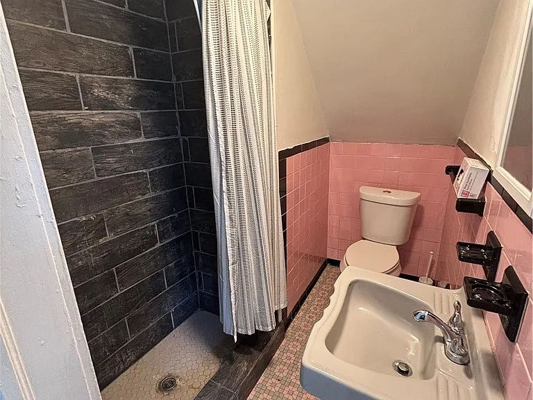 1780 Falls St — Photo 2