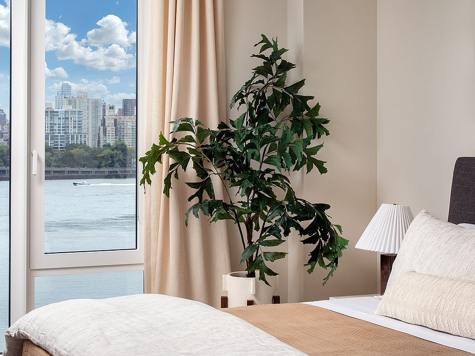 1st image of 30-77 Vernon Blvd #Penthouse 716w