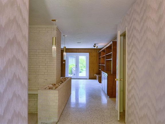 4th image of 239 Highland Terrace Dr