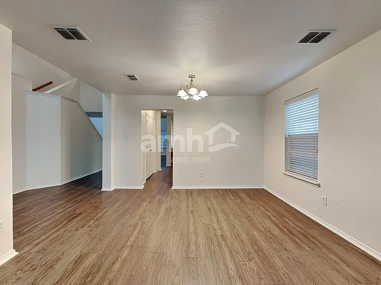 1036 Cove Hollow Dr — Photo 9
