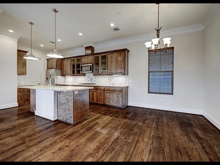 2401 Radcliffe St — Photo 6