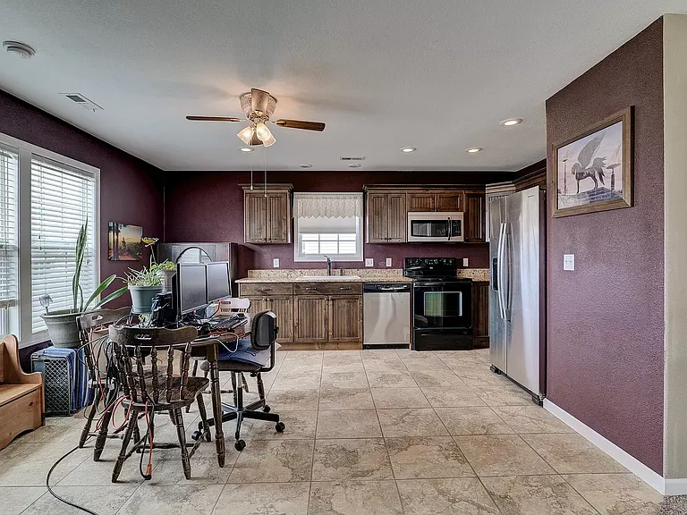 2121 Virginia Ave — Photo 9