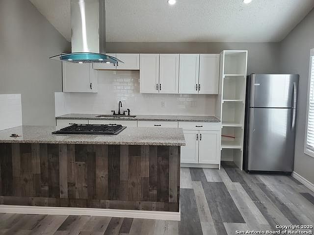 1st image of 1024 W Woodlawn Ave