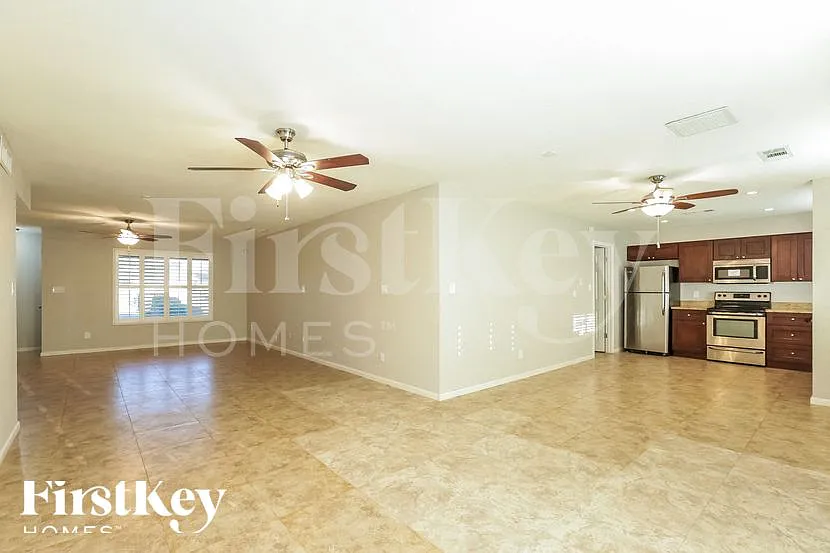 3 bed, 2.0 bath, 1633 sqft, $2,590 — Photo 4