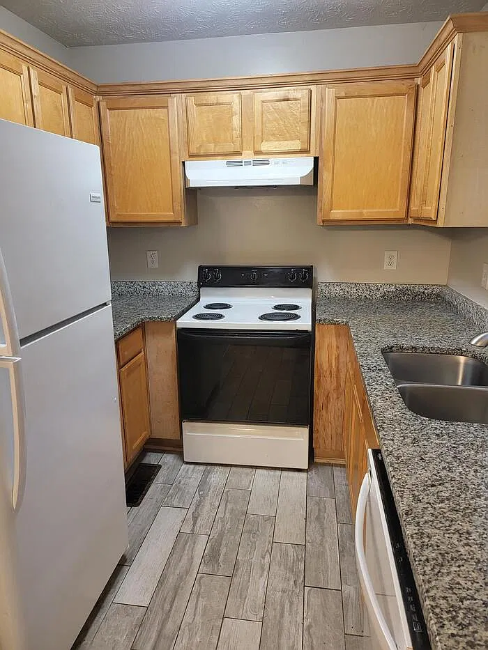 4 bed, 3.0 bath, 1200 sqft, $1,495 — Photo 2