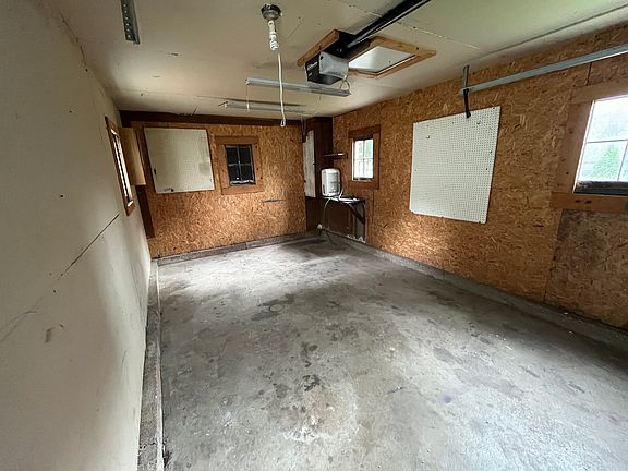 5th image of 516 Robert St