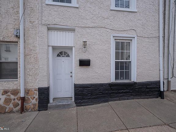 2nd image of 4728 Umbria St