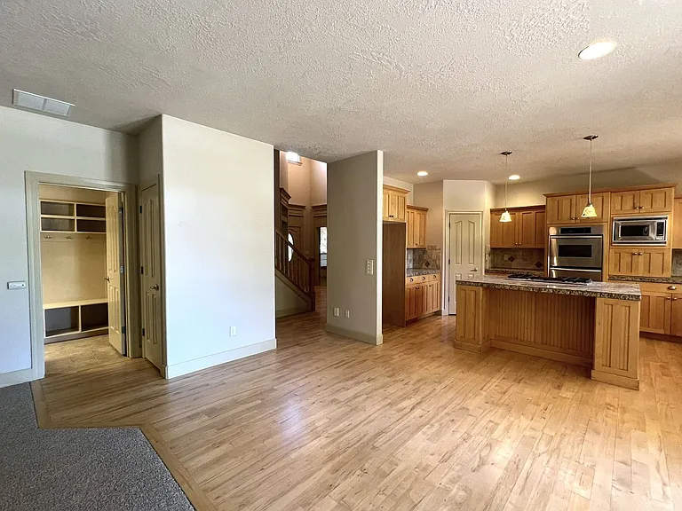 811 E Knoll Ct — Photo 16