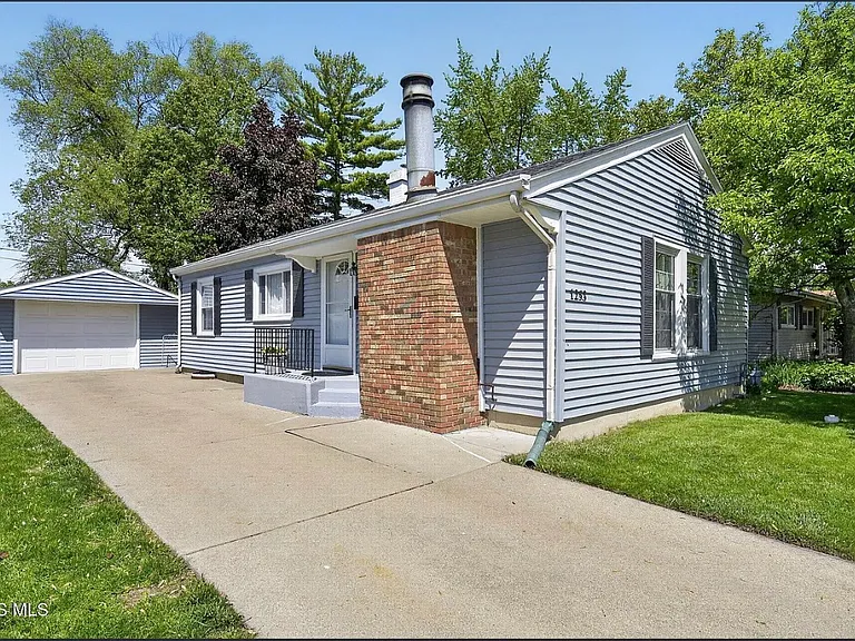 1253 Holgate Ave — Photo 1