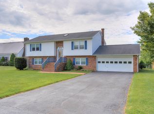 3877 Briarcliff Dr, Pulaski, VA 24301