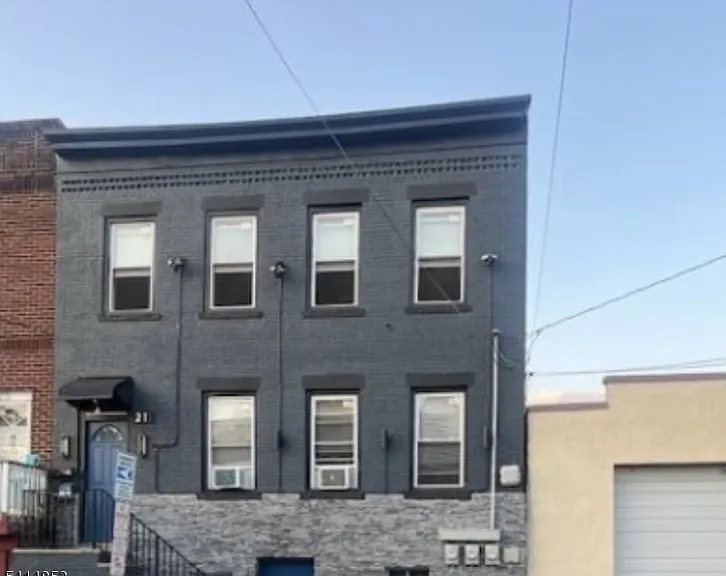 21 Alva St #2 — Photo 2