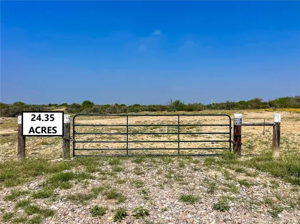 11 Vista Falcon Pvt Rd, Falcon Heights, TX 78545