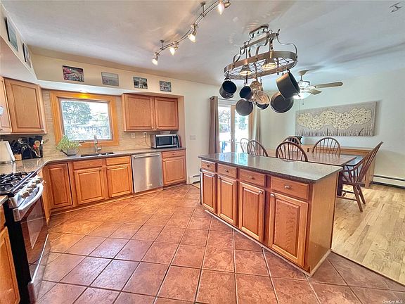 3rd image of 22 Mackay Dr