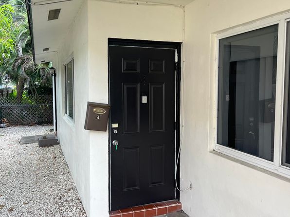 220 SE 22nd Ave APT 3