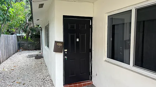 220 SE 22nd Ave #3 Photo 1