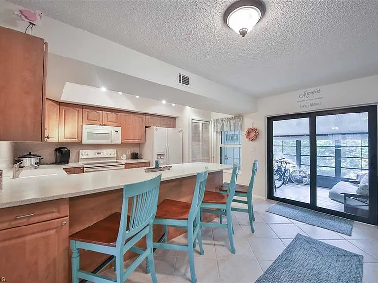 68 Marco Villas Dr #R-5 — Photo 3