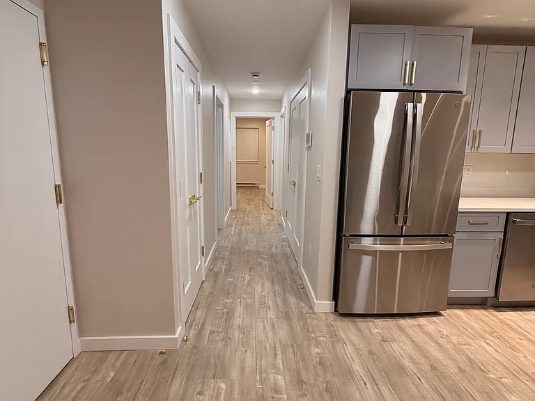 661 W Broadway #3 — Photo 6