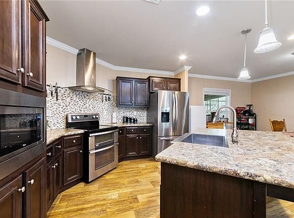 2nd image of 251 Commanche Dr