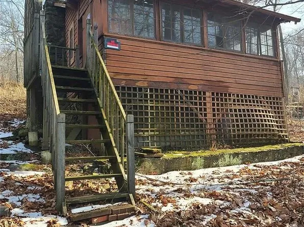 35 Oakwood Trail N, Monroe, NY 10950