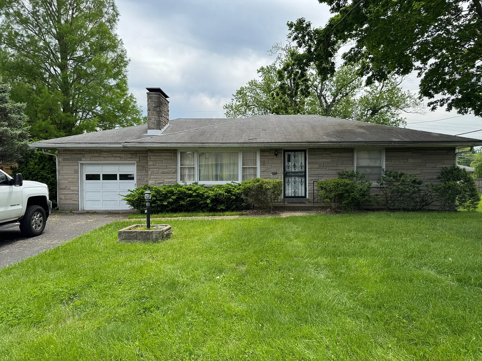 2713 Sharon Way photo 1