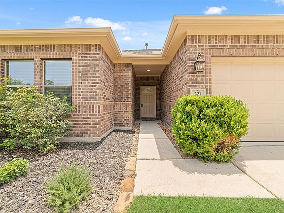 2nd image of 221 Country Crossing Cir