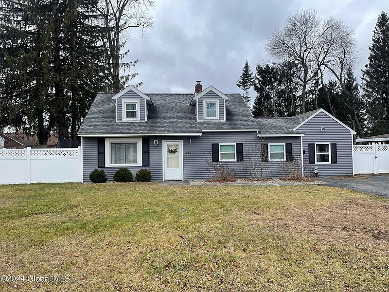 2nd image of 1065 Outer Drive