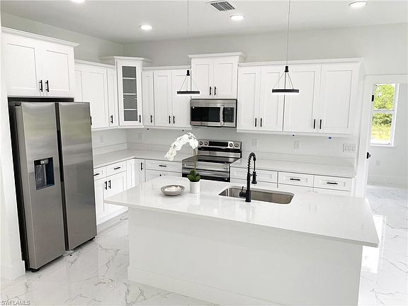 3rd image of 464 Majors AVE S