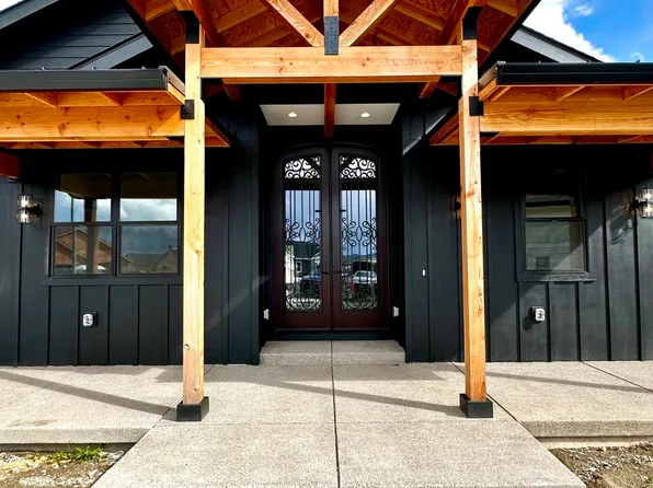 303 Emily Ln, Phoenix, OR 97535