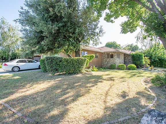 4th image of 815 Sunset Drive