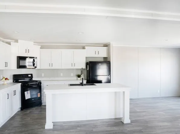 425 S Shoup St #199, Angola, IN 46703