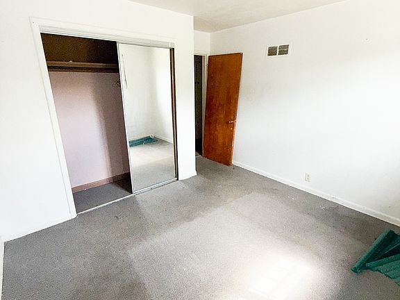 2nd image of 2558 Iroquois Ave