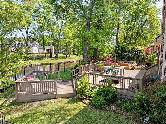 3rd image of 6808 Cherryhill Dr
