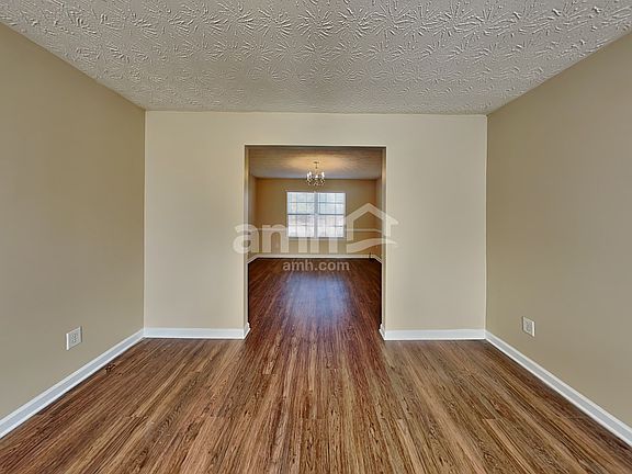 3rd image of 1718 Bennett Dr