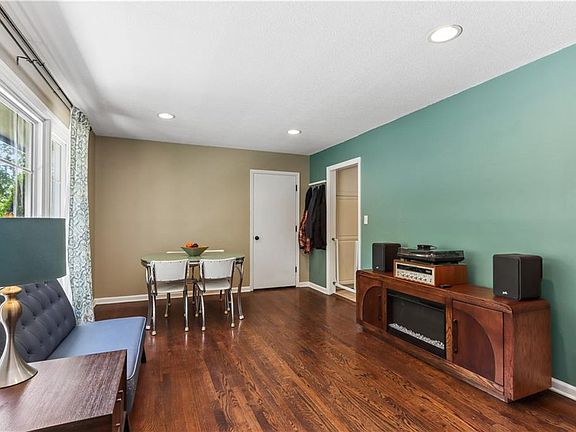 3rd image of 6109 W 54th St