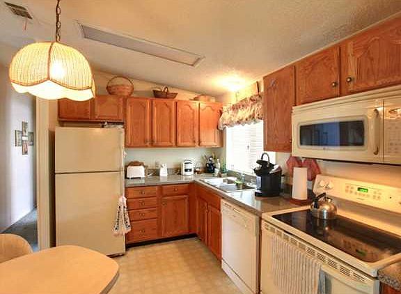 3rd image of 708 Periwinkle Cir