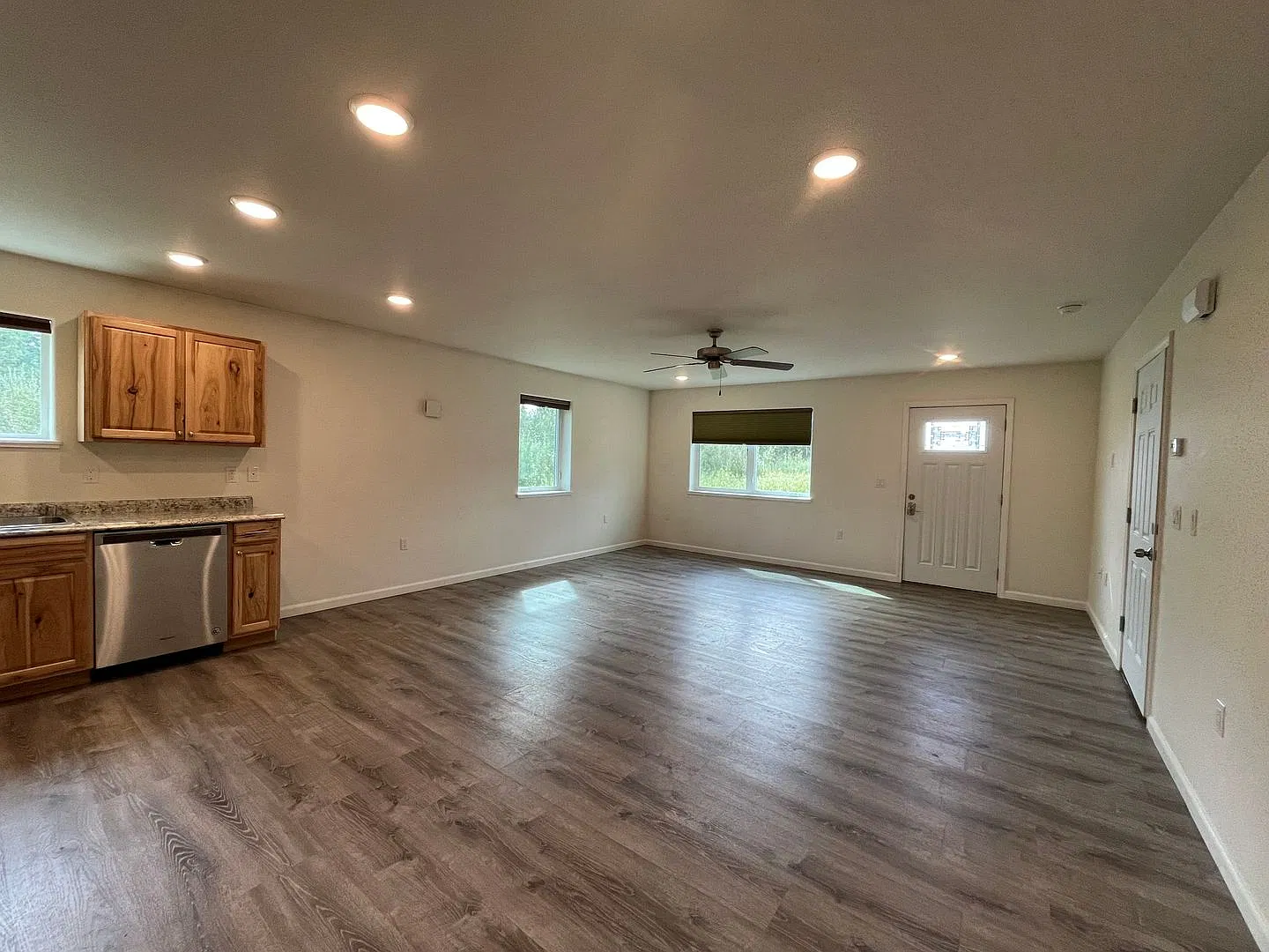 Groundsel Ave. 1245* — Photo 3