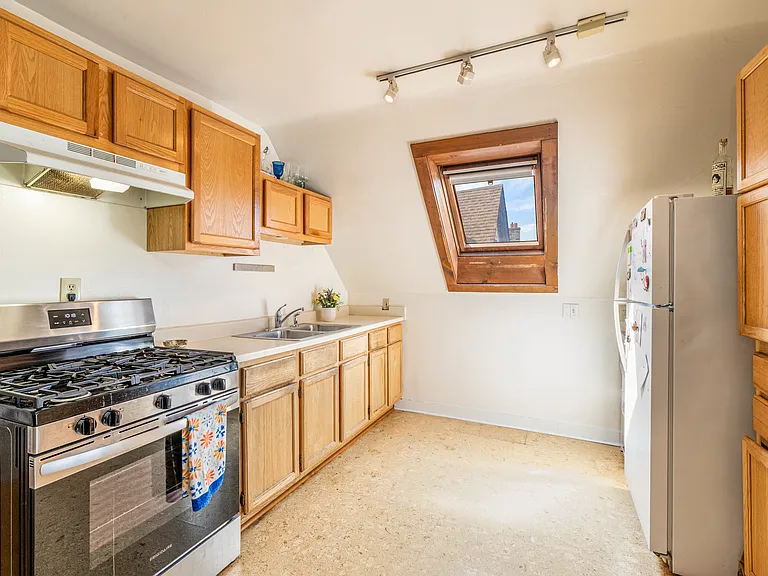 2837 N Downer Ave — Photo 7