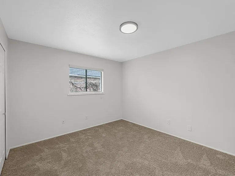 4940 Watkins Dr — Photo 20