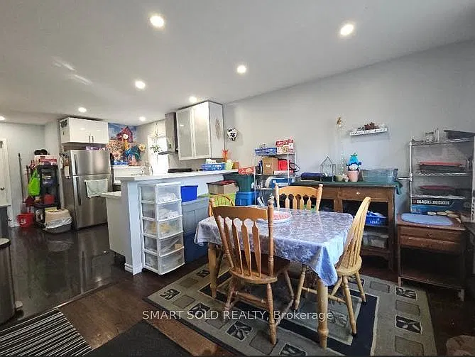 711 Dunlop St W — Photo 2