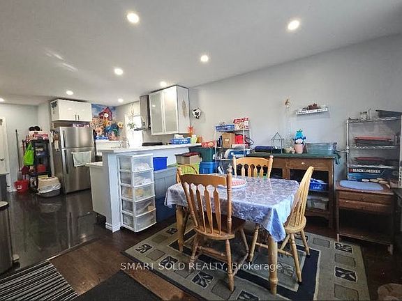 2nd image of 711 Dunlop St W