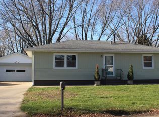 906 16th St, Rapids City, IL 61278