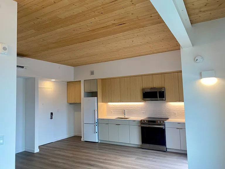 154 Broadway #502 — Photo 1