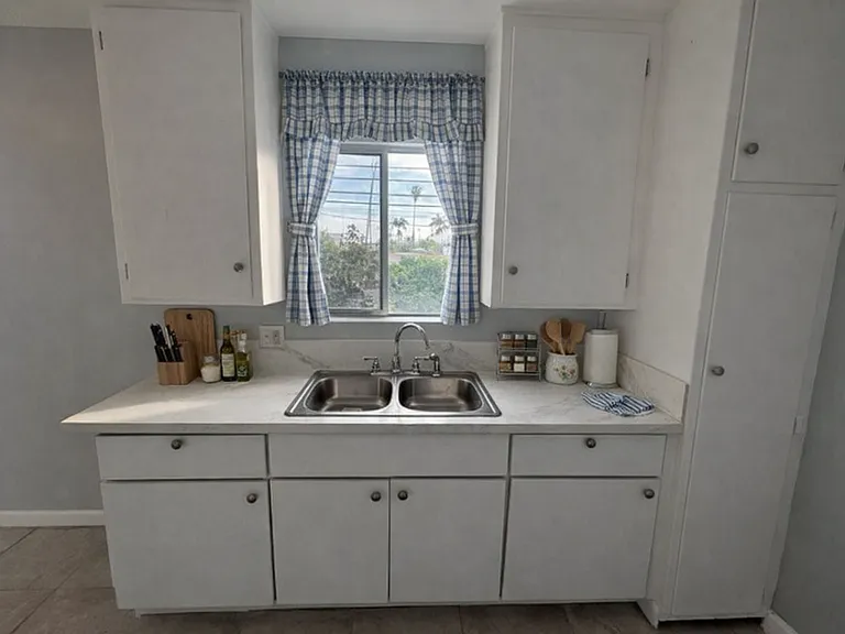 530 E 97th St #8 — Photo 7