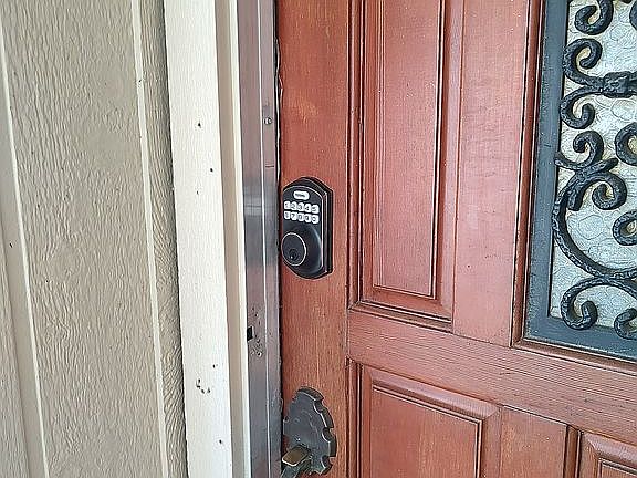 4th image of 401 N Stardust Ln