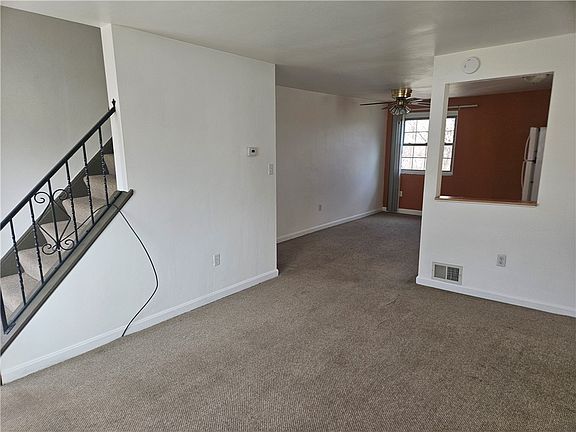 4th image of 812 Westbury Rd #B