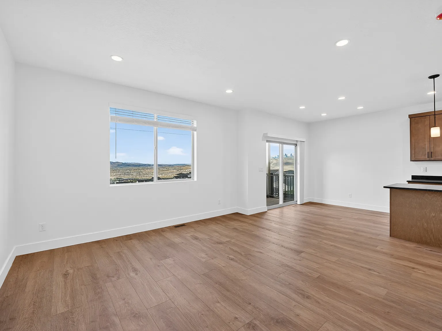 4 bed, 3.5 bath, 2282 sqft, $2,625 — Photo 3